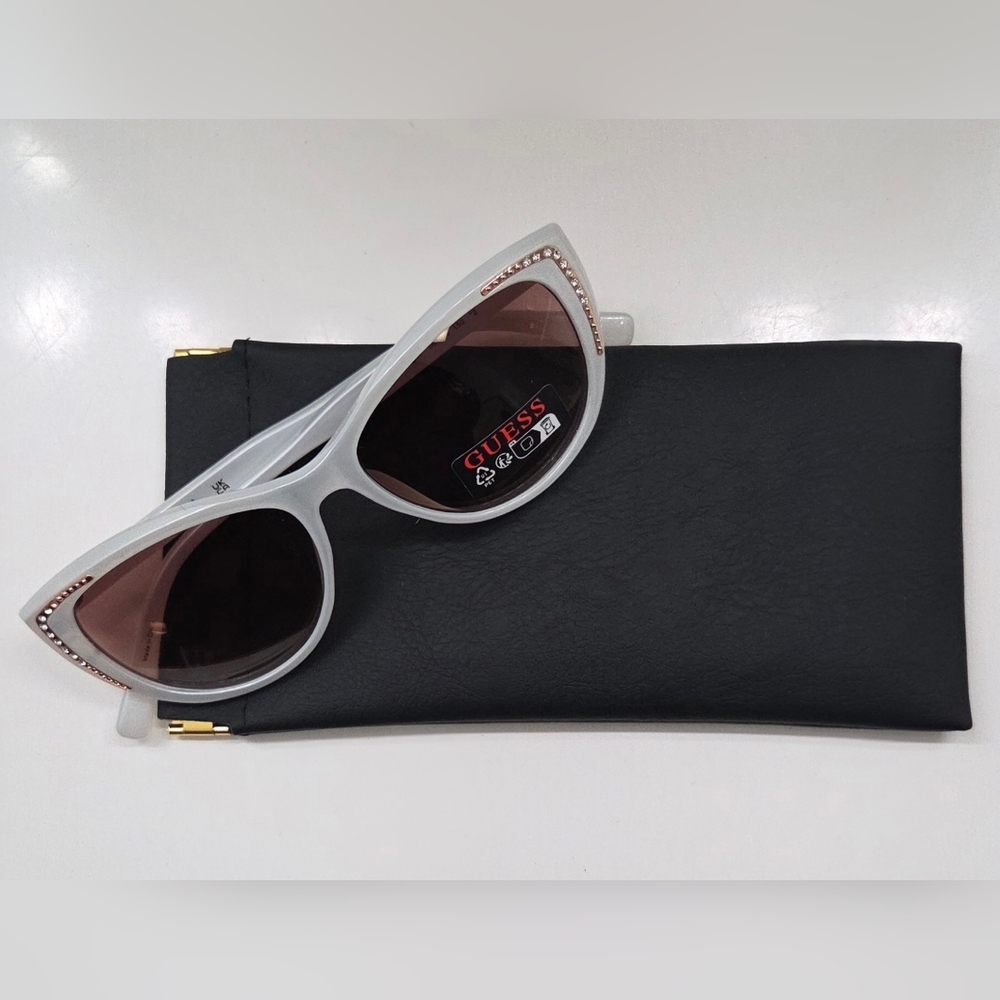 NWT Guess White Cat Eye Sunglasses Rhinestone Trim Pink Gradient Lenses - Picture 9 of 11